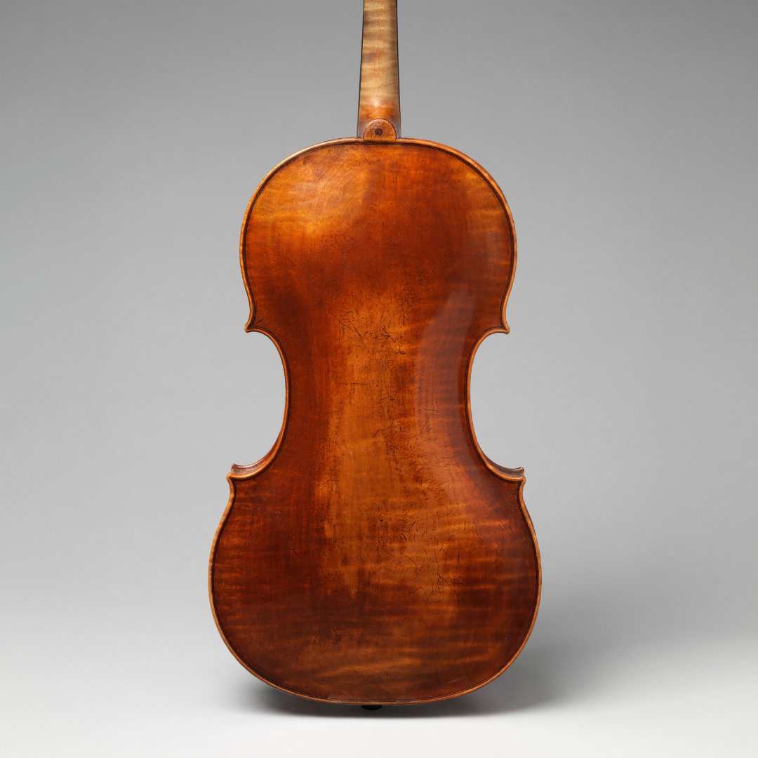 TheStradMag's tweet photo. ⭐MYSTERY INSTRUMENT MONDAY!⭐

?
.
#lutherie #violinmaking #geigenbau #violinmaker https://t.co/5rgHar7dLm