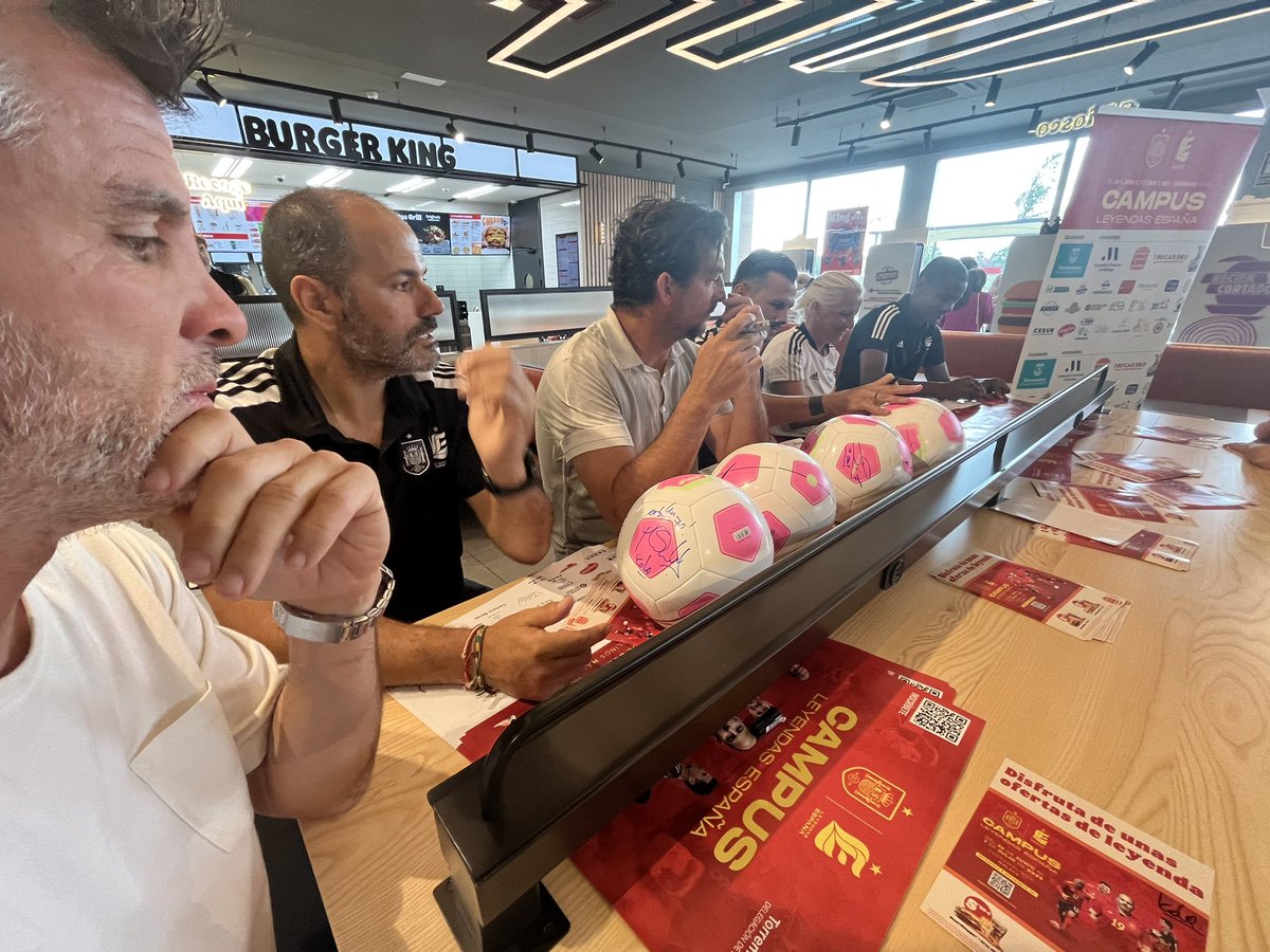 SalvaBallesta9 (@sballesta9) on Twitter photo “Mendilíbar hace que el jugador se sienta cómodo en el equipo; ahora el <a href="/SevillaFC/">Sevilla Fútbol Club</a> compite y tiene patrón de juego. Me encanta ver a un tío en chándal que no dice tonterías; me identifico con él” <a href="/RadioMARCA/">Radio MARCA</a> con Vicente Ortega “Mendilíbar hace que el jugador se sienta cómodo en el equipo; ahora el <a href="/SevillaFC/">Sevilla Fútbol Club</a> compite y tiene patrón de juego. Me encanta ver a un tío en chándal que no dice tonterías; me identifico con él” <a href="/RadioMARCA/">Radio MARCA</a> con Vicente Ortega