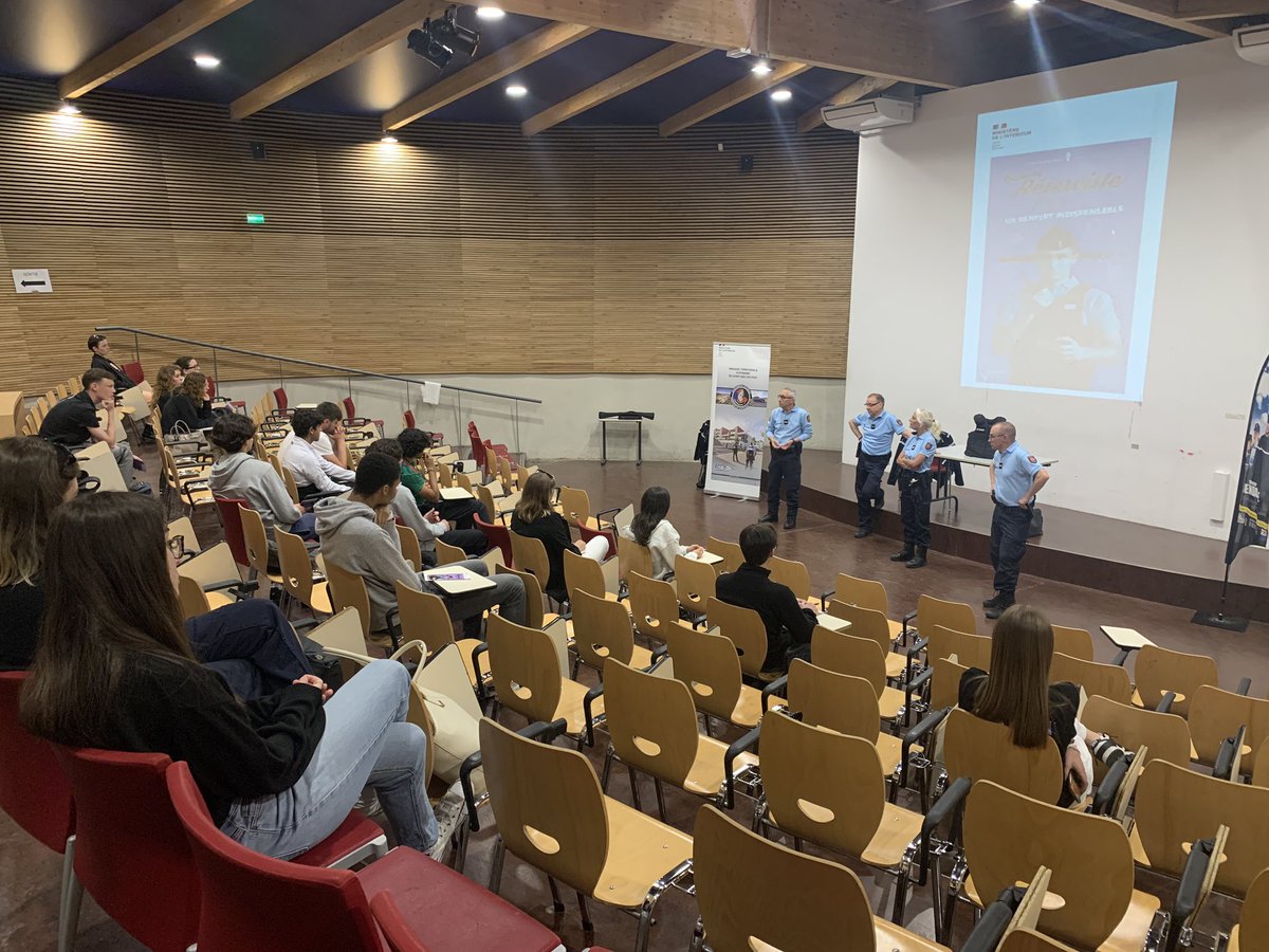 Merci à la BTA de Saint-Gély <a href="/Gendarmerie_034/">Gendarmerie de l'Hérault</a> pour le recrutement des futurs réservistes : un stand et une conférence pour développer l’engagement citoyen de nos élèves 🇫🇷