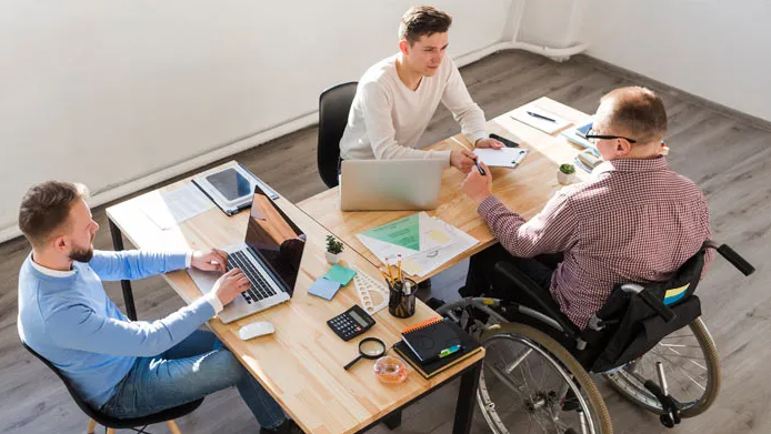 Seviempleo's tweet photo. Empleo aumenta un 5% las ayudas para cubrir costes salariales de personas con discapacidad en los Centros Especiales de Empleo

https://t.co/UxTSLGQEZs

Este incremento se recogerá en la próxima convocatoria de incentivos para estos centros

#IncluyeSE #AndalucíaEmpleo https://t.co/VFAf82cepX