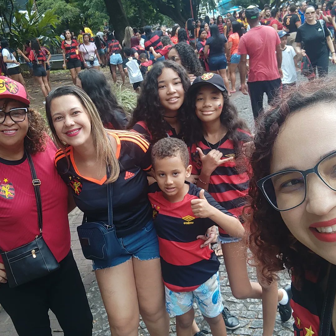 Cris0liveiras's tweet photo. "São gerações e corações fazendo história..." 🖤❤️🦁

20.05.2023 - meu aniversário e dia histórico para o @sportrecife
Em um jogo onde s�� mulheres, crianças e PCDs foram ao estádio e fizeram uma festa linda!!! 🥰

#maiordonordeste #sportrecife #pst #VoltAremos https://t.co/aP3mUzjRmB