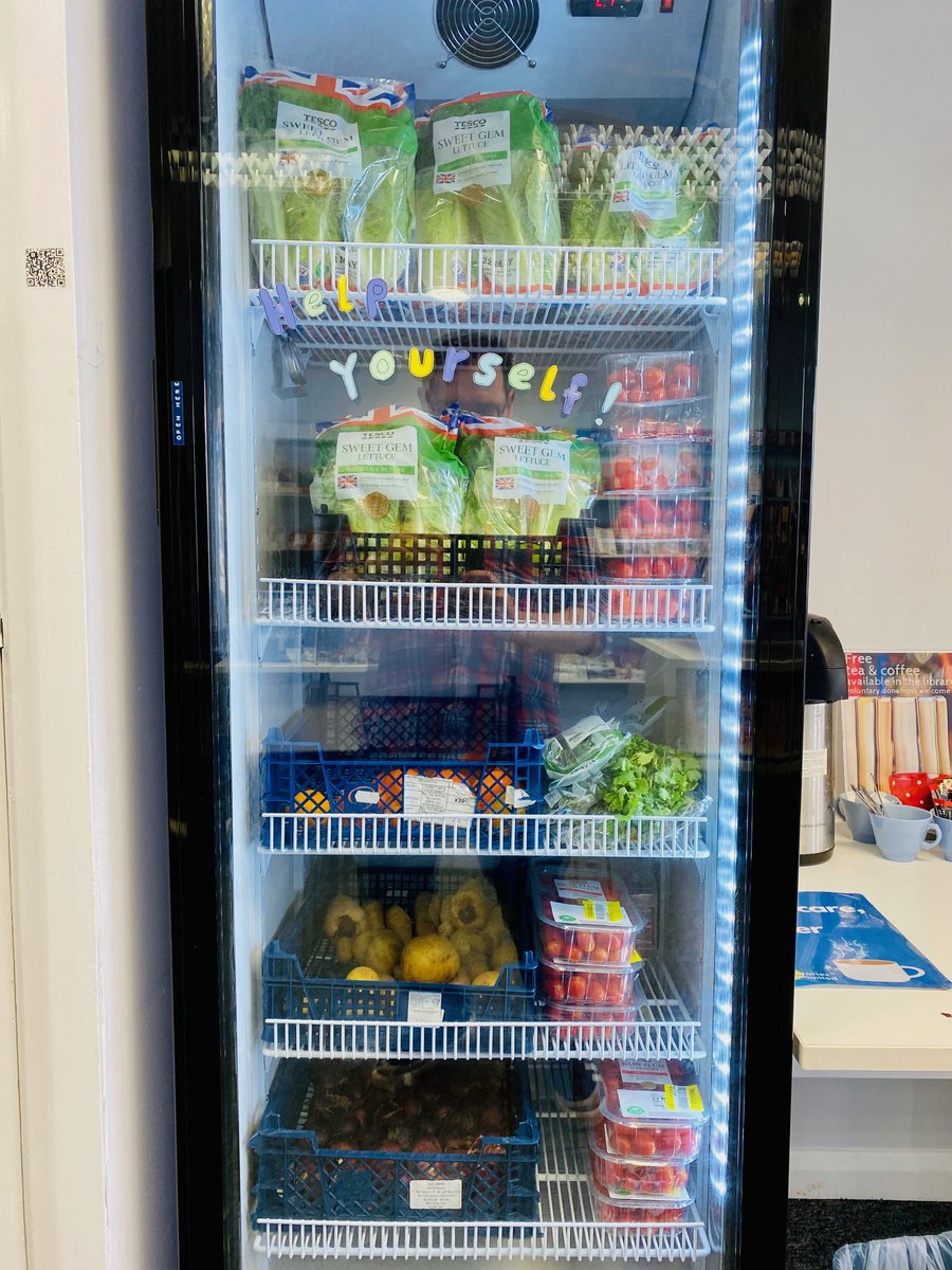 Our fridge is packed with tomatoes, lettuce, onions and more! Pop in and help yourself 😀🍅

#Seaton #loveLibraries #Devon #CommunityFridge