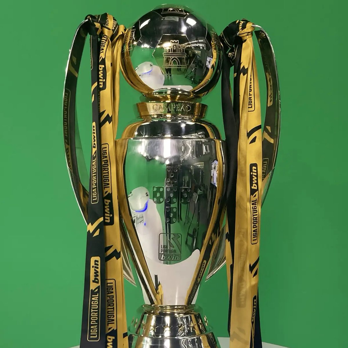 Benfica - Santa Clara e Porto - Vitória SC jogam-se sábado, às 18h.