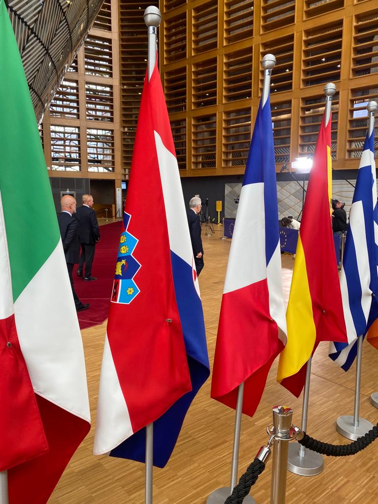 SenatoStampa's tweet photo. #CompetCouncil. Il @SenatoreMonti partecipa a #Bruxelles alla riunione del #ConsiglioCompetitività #UE del #22maggio dedicata alle celebrazioni del sistema brevettuale unitario e ai 30 anni del #MercatoUnico, con una riflessione sulla competitività in #Europa https://t.co/6YRuGekECj