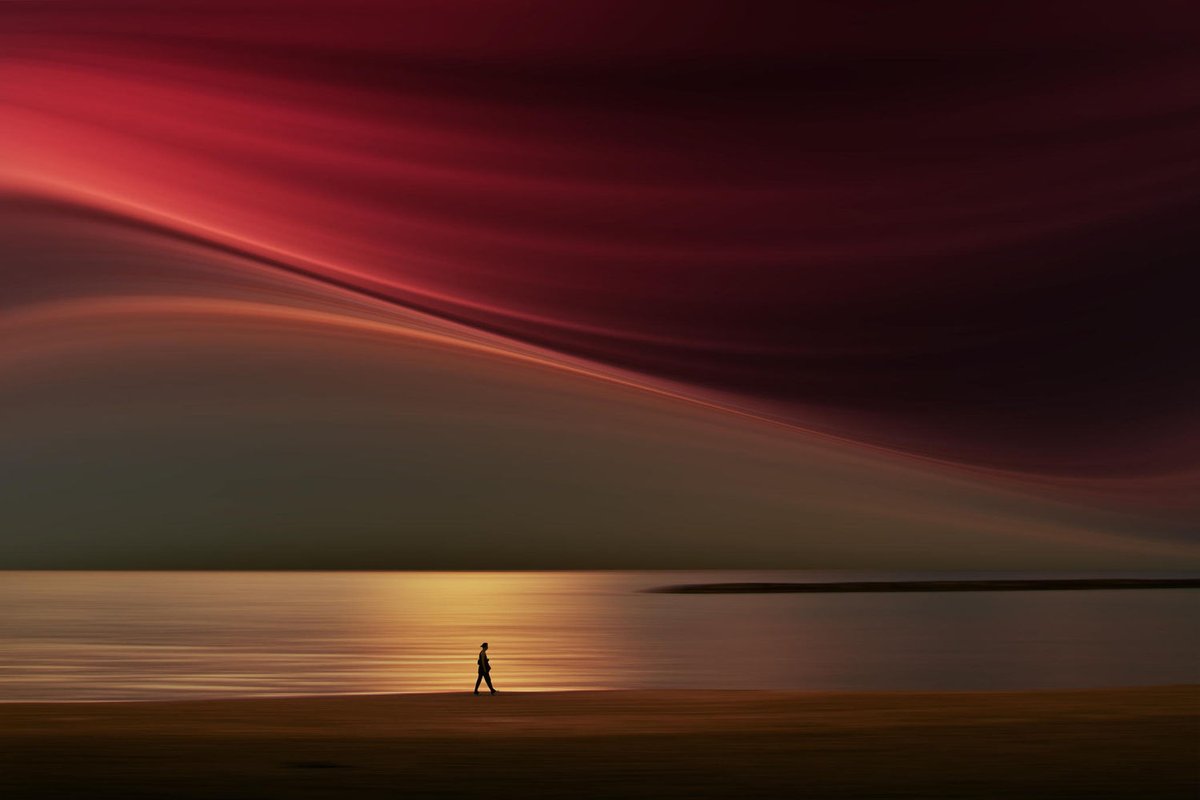 Josh Adamski  📷

The red line ...

#PhotographyIsArt