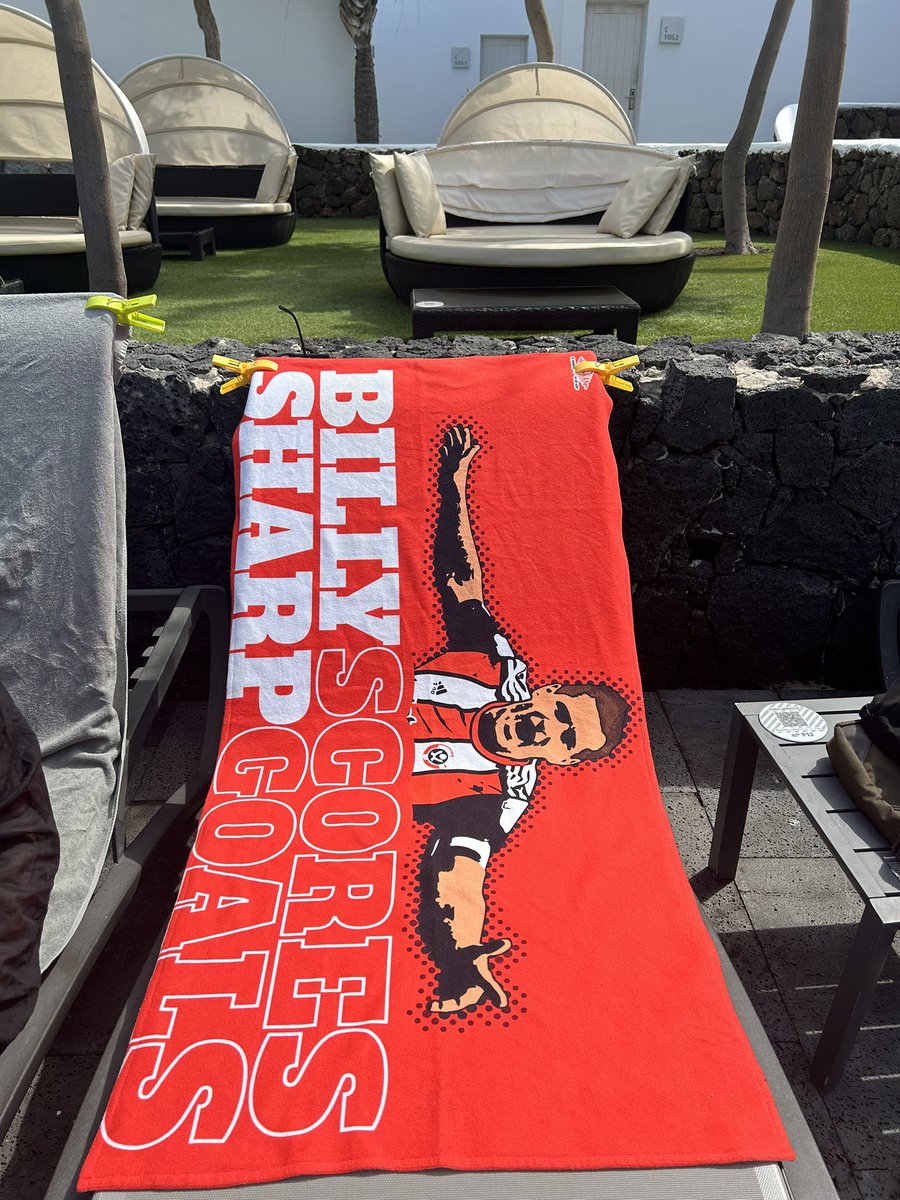 _dannybates's tweet photo. Letting Lanzarote know ⚔️ #BillySharpscoresgoals  #twitterblades @billysharp10 https://t.co/GEqRHTncrt