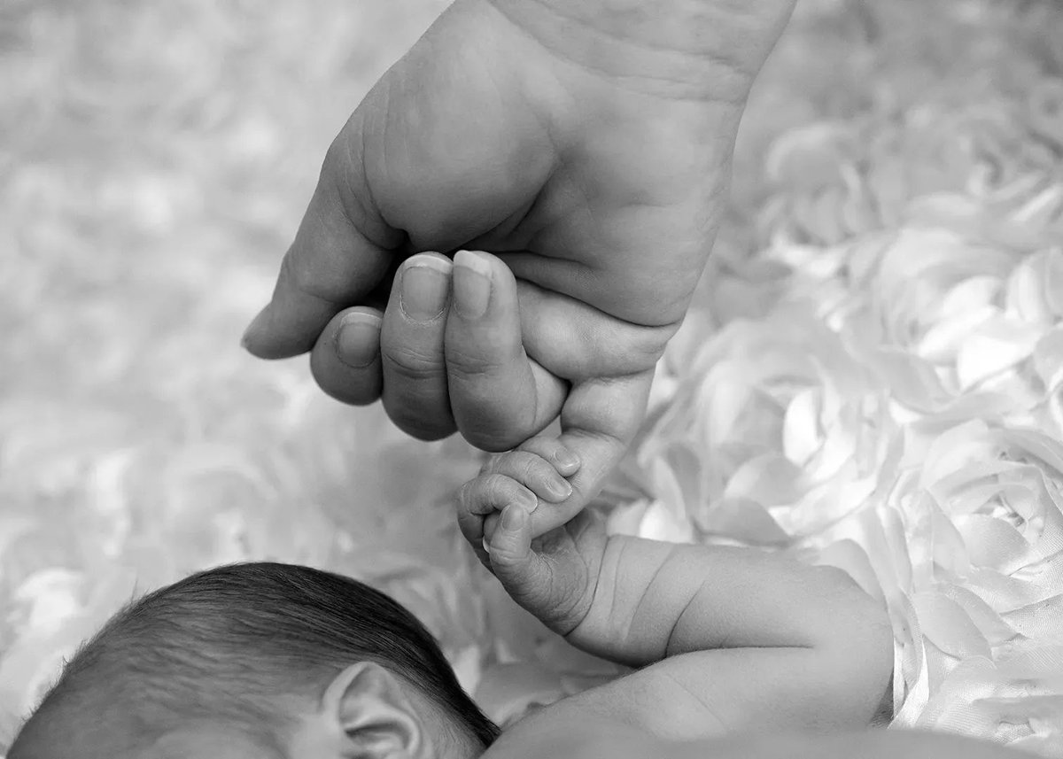 Who knew something so small could mean so much?
#newbornphotography #fresh48photography #withyourmemoriesinmind