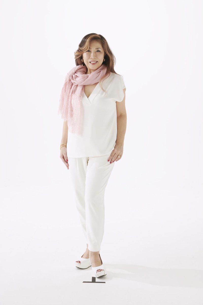 Mari_Kagaya's tweet photo. 明日、5/23 12:00〜
私の新しいブランド”MARIAL”が
QVC デビューします!
ご紹介するのは”着られるストール”
ウェアラブルストール2種類と
ストール用のパッチンバングルです😊💕
ストールアレンジもご紹介‼️
お時間のある方はぜひ〜
#qvc
#tvshopping
#marial
#マリアル
#テレビ通販
#加賀谷真理 https://t.co/oRJbqNJmwG