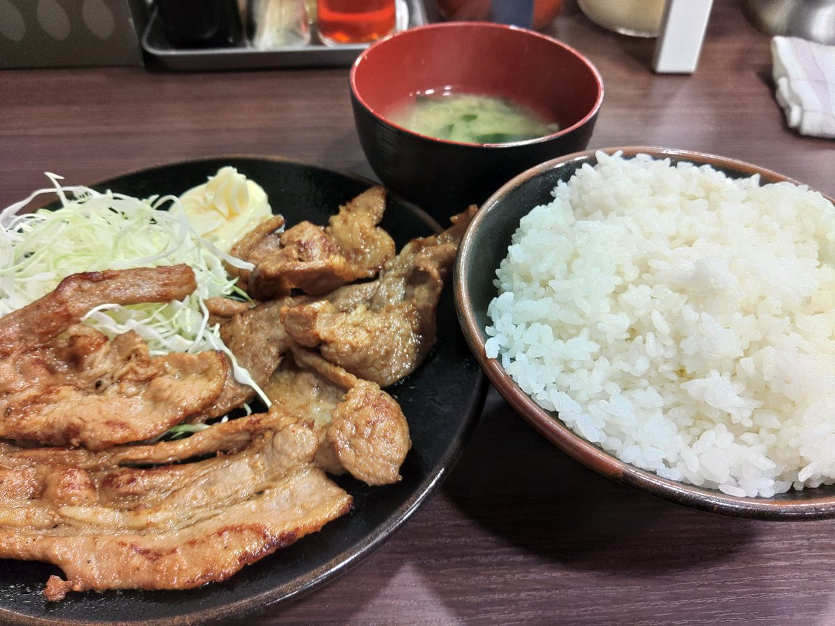 坂戸の「ラーメンショップとさっ子」さんの焼肉定食です。味付けも美味い。ガッツリ食いたいときにいいですね。
#坂戸グルメ #ラーメンショップ #焼肉定食 #とさっ子