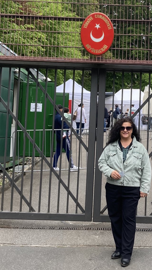 OzelKayhan's tweet photo. Merhaba
Bern de huzurlu,gururlu olarak vatandaşlık görevimi yerine getirdim.
Hayırlı olsun.

Oy tercihim
Üstün hizmetleriyle ömrünü milletine adayan
Tek Millet
Tek Bayrak
Tek Vatan
Tek Devlet 
Düşüncesiyle Ülke bütünlüğünü koruyan değerli Cumhurbaşkanımız #RecepTayyipErdoğan dır. https://t.co/NNK7A5CQgM