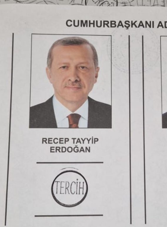 OzelKayhan's tweet photo. Merhaba
Bern de huzurlu,gururlu olarak vatandaşlık görevimi yerine getirdim.
Hayırlı olsun.

Oy tercihim
Üstün hizmetleriyle ömrünü milletine adayan
Tek Millet
Tek Bayrak
Tek Vatan
Tek Devlet 
Düşüncesiyle Ülke bütünlüğünü koruyan değerli Cumhurbaşkanımız #RecepTayyipErdoğan dır. https://t.co/NNK7A5CQgM
