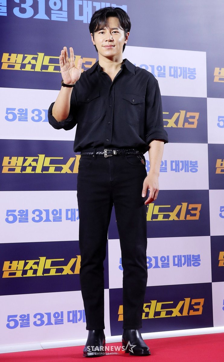 진짜룽.. 바비인형 같앵…..
켄 같다구….