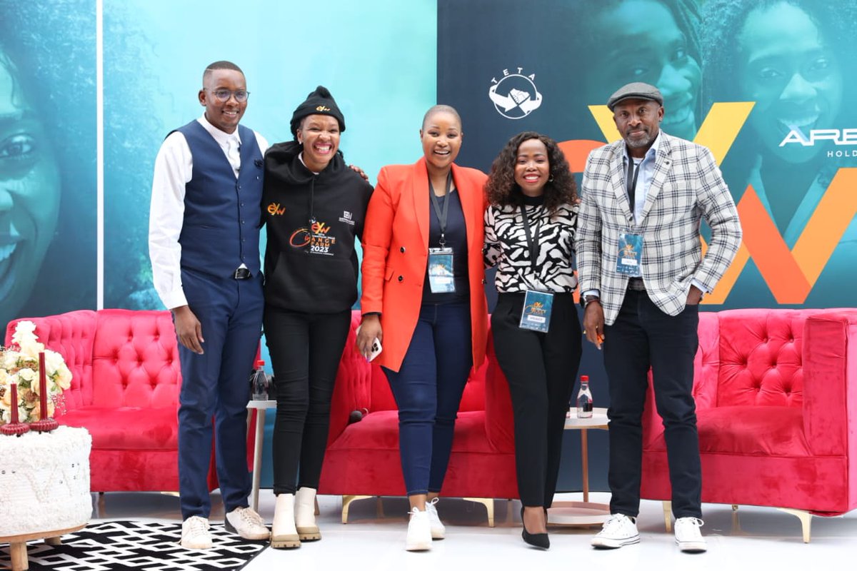 Sowetan1981's tweet photo. Panelists at the @EmpowaYouth's #EmpowerYouthWeek;@Neoberry78, @Theezazmolo, #SowetanLIVE editor-in-chief @nwabisa_mak, @Allegro_D &amp; #TakingTheRamsByTheHorns’  @RamsByTheHorns 

#eyw23
#eyw
#Empoward2work
#EmpowaYouth https://t.co/teSh626h9O