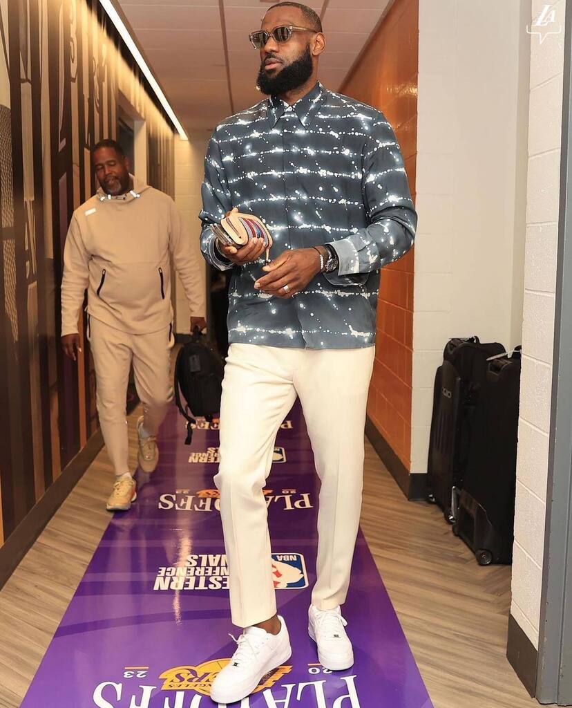 fuckyeahNOSOCKS's tweet photo. LeBron James
IG: @kingjames
#style #fashion #menswear #mensstyle #mensfashion #dapper #gq #gqstyle #gqmen #gqfashion #gqmenswear #sockless #socklessmalefashion #socklessmensstyle #nosocks #teamnosocks #socklessfashion #socklessstyle #menoffashion #menof… https://t.co/QzotFR6kWS https://t.co/Q62CFc2X90