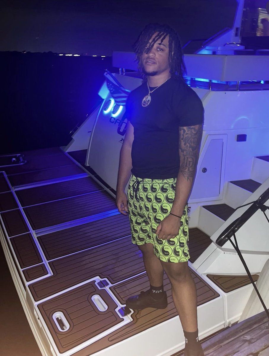 D1Jay3's tweet photo. Love you Jay brudda, Gma Foreva 🤞🏽💔💔😪 https://t.co/0cxA3WDGwp