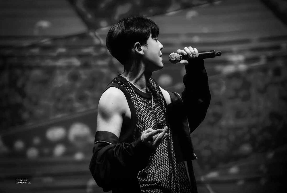 hourly chanyeol tweet media