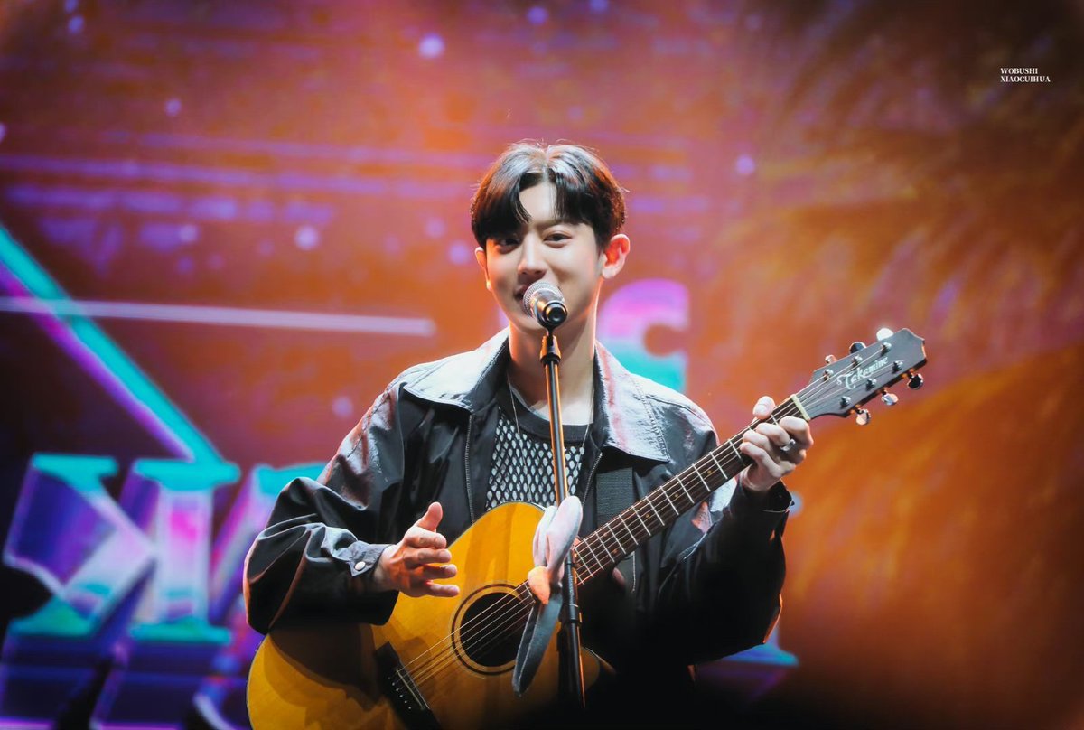 hourly chanyeol tweet media