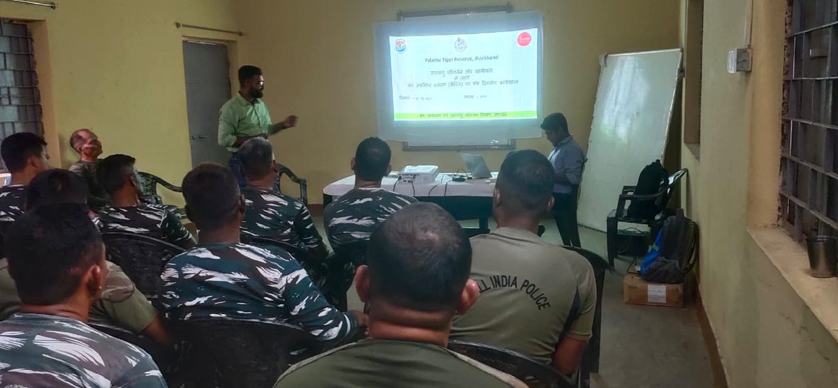 eAnkitPandey's tweet image. 🌍🐯 Co-solving Renewable Energy &amp;amp; Waste Management with CRPF in Palamu #TigerReserve! 🏞️🌿

— Because of our Green Associate- @VickySinghhh&apos;s efforts, JH-RESET @Swaniti is thrilled to share an inspiring collaboration in the beautiful Palamu Tiger Reserve. 🐯🌳