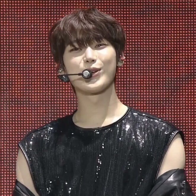sunghoons_smile's tweet photo. Sleeveless sunoo?!?!! https://t.co/8Ka7MQT3vC