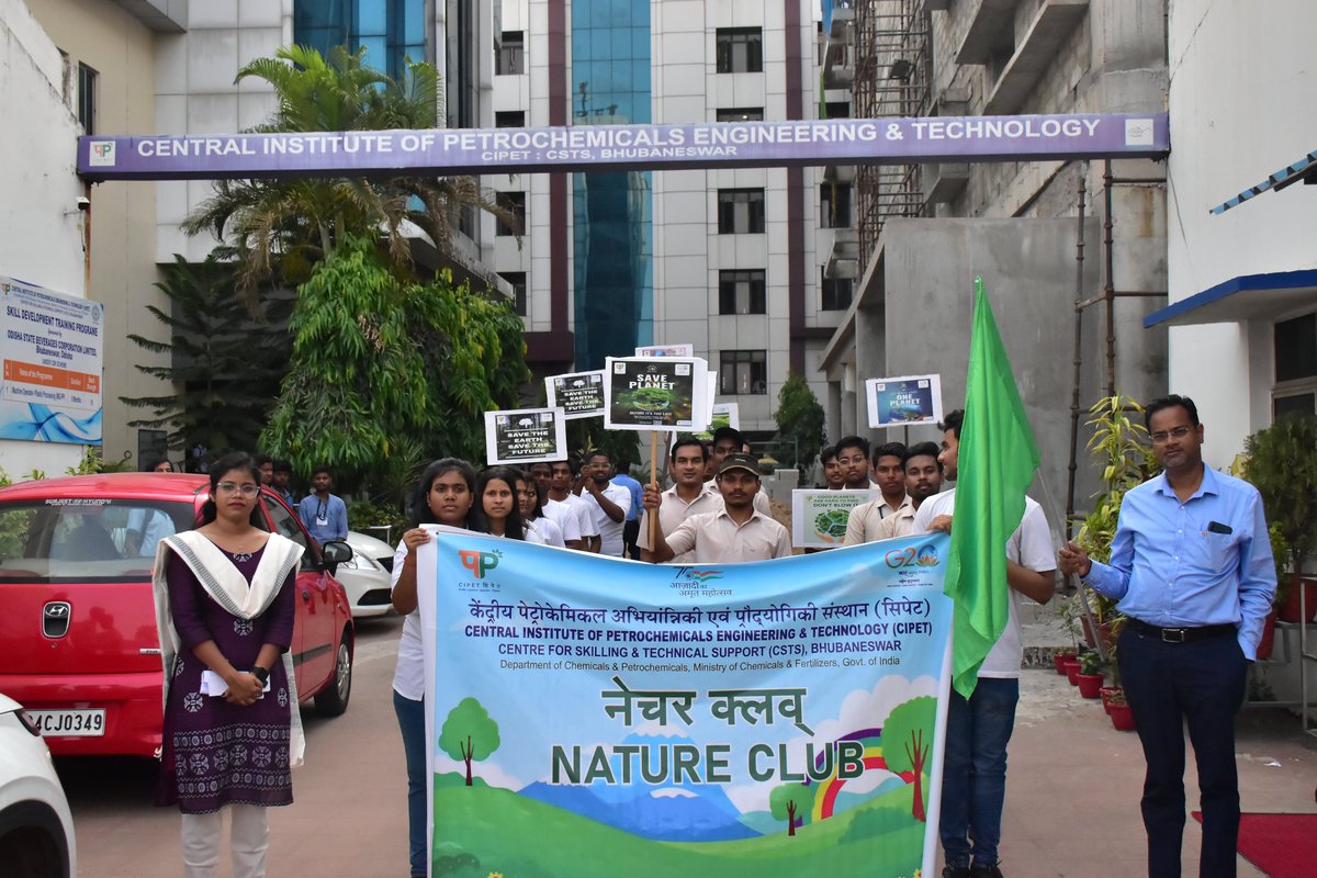 cipet2bbsr's tweet photo. Members of Nature Club conducted Rally and performed Nukkad Natak in public place at Chakeisihani, Bhubaneswar to create awareness on conservation of Nature  among people  #clubactivities #DPMT #CIPETCSTSBBSR https://t.co/roL9uEaDW0