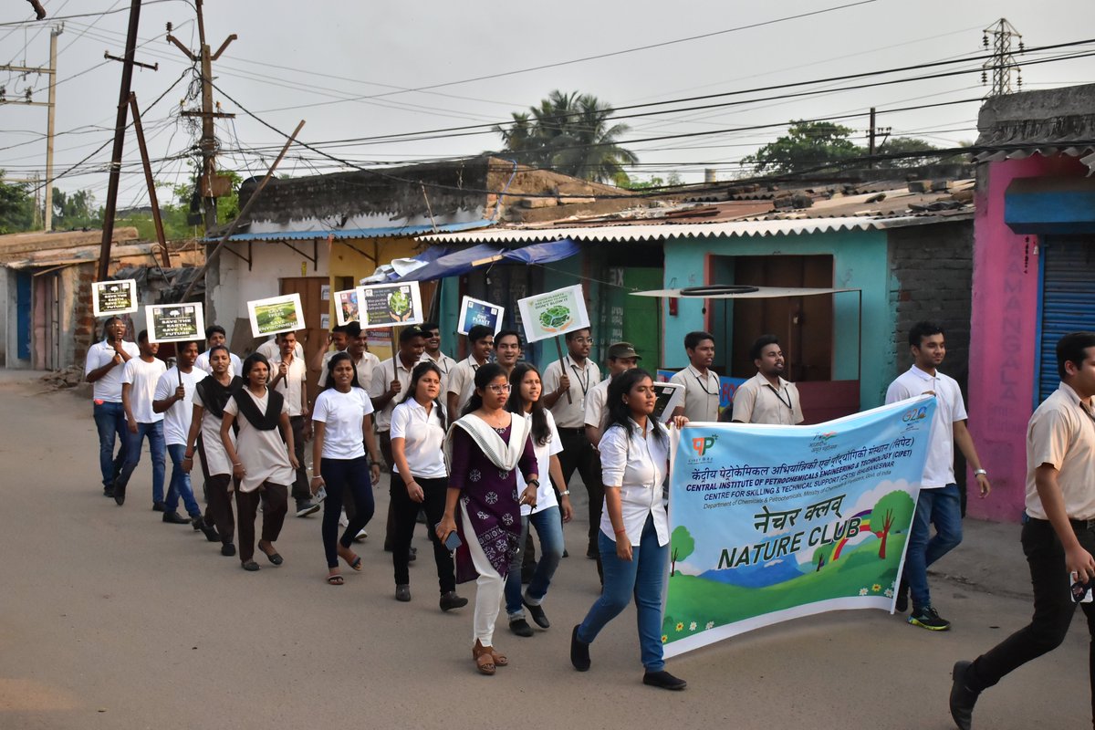 cipet2bbsr's tweet photo. Members of Nature Club conducted Rally and performed Nukkad Natak in public place at Chakeisihani, Bhubaneswar to create awareness on conservation of Nature  among people  #clubactivities #DPMT #CIPETCSTSBBSR https://t.co/roL9uEaDW0