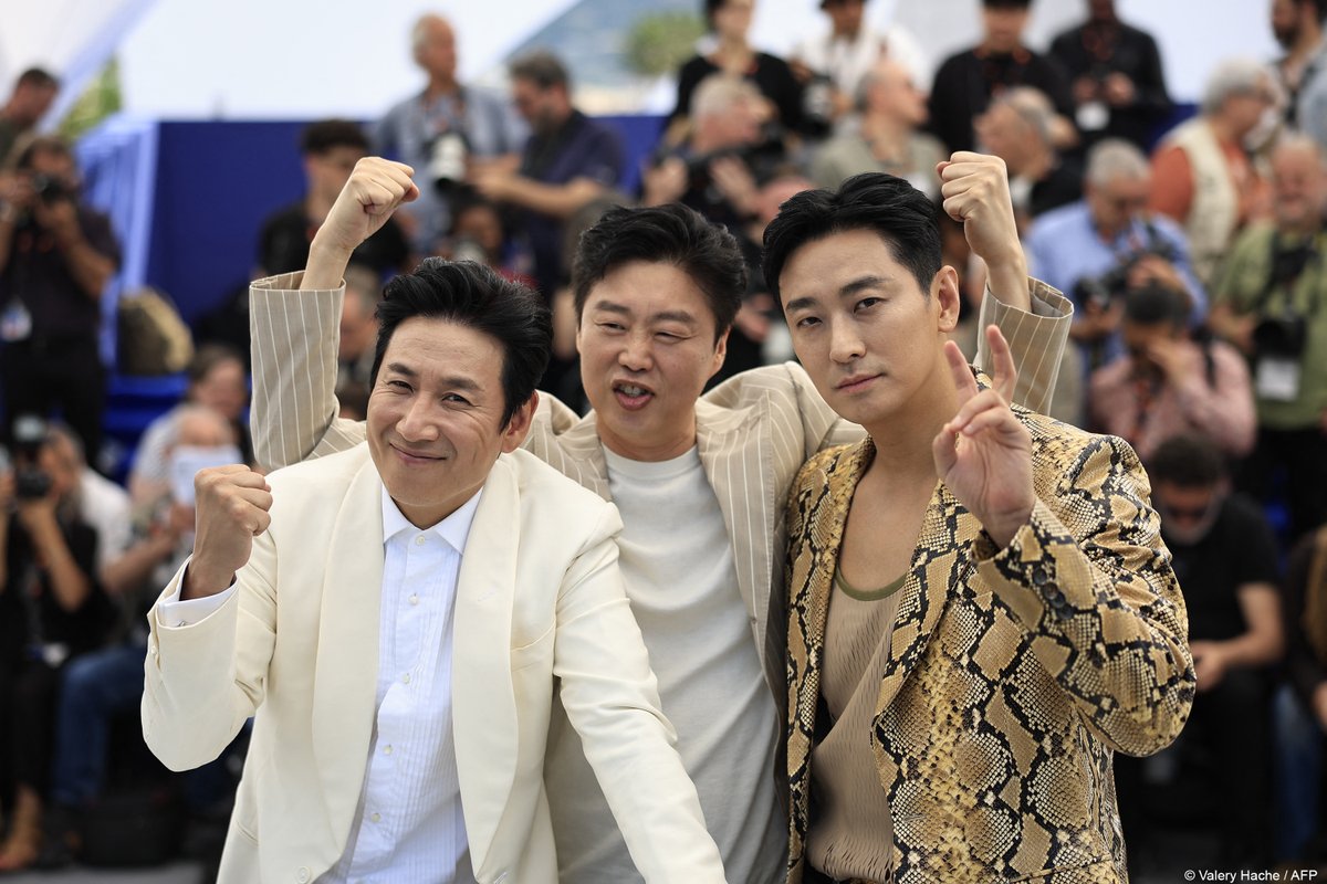 Festival_Cannes's tweet photo. 📸 C’est dans la boîte ! - It’s a wrap!  
#Photocall PROJECT SILENCE de KIM TAE GON

#Cannes2023 #SéanceDeMinuit #MidnightScreening #SelectionOfficielle #OfficialSelection https://t.co/ZRwIQxwDaT