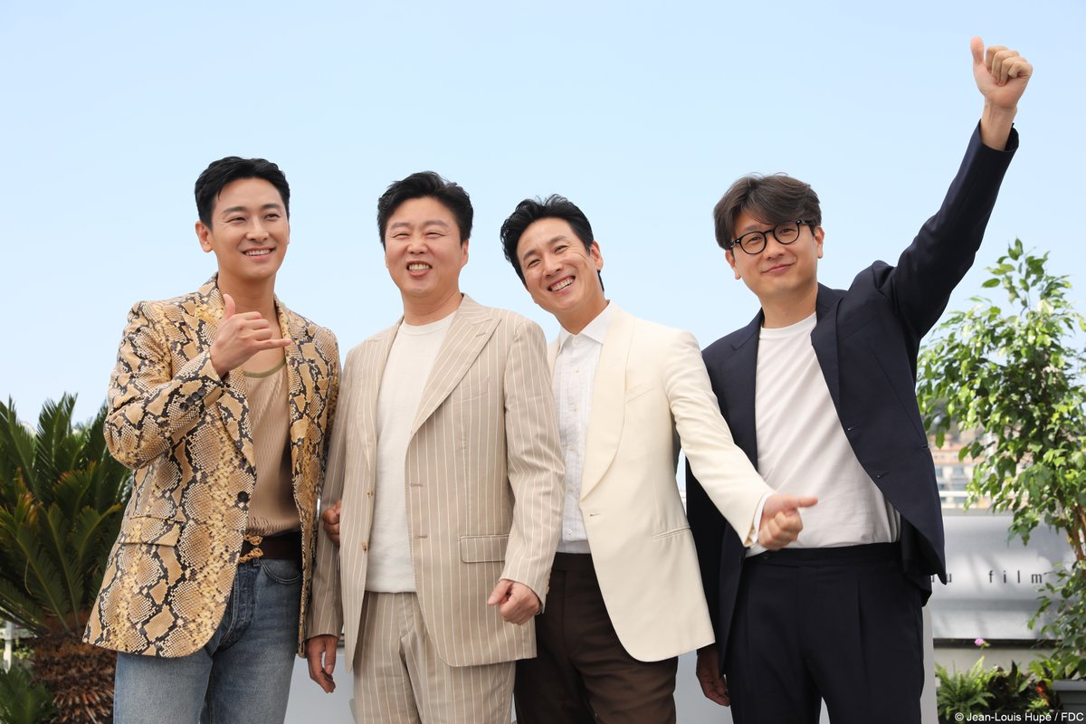 Festival_Cannes's tweet photo. 📸 C’est dans la boîte ! - It’s a wrap!  
#Photocall PROJECT SILENCE de KIM TAE GON

#Cannes2023 #SéanceDeMinuit #MidnightScreening #SelectionOfficielle #OfficialSelection https://t.co/ZRwIQxwDaT