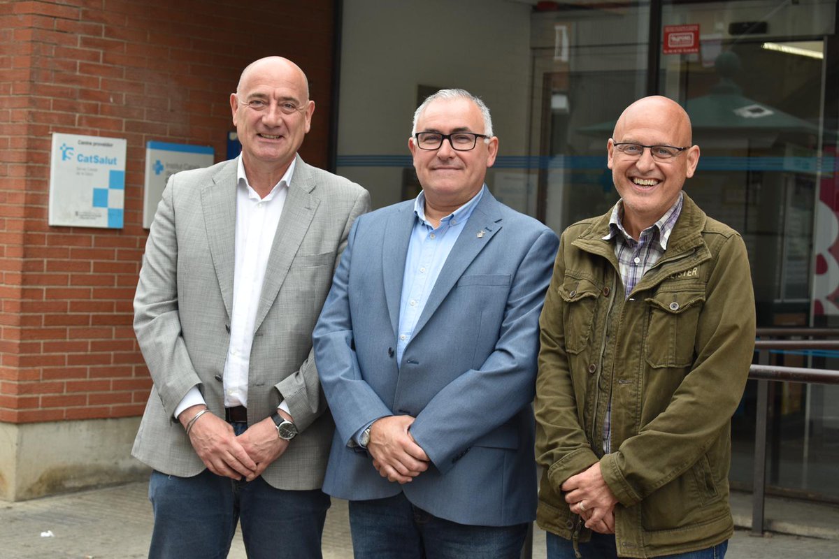 PSCMontcada's tweet photo. Aquest matí hem rebut la visita del diputat Mario García, qui ha donat suport al candidat a l'alcaldia, @BartolomeEgea, perquè sigui el pròxim alcalde de #Montcada i Reixac.
El 28 de maig, #VotaSocialista i vota #BartoloAlcalde perquè el PSC és el compromís
#TransformemMontcada https://t.co/EiNuQZbP5X