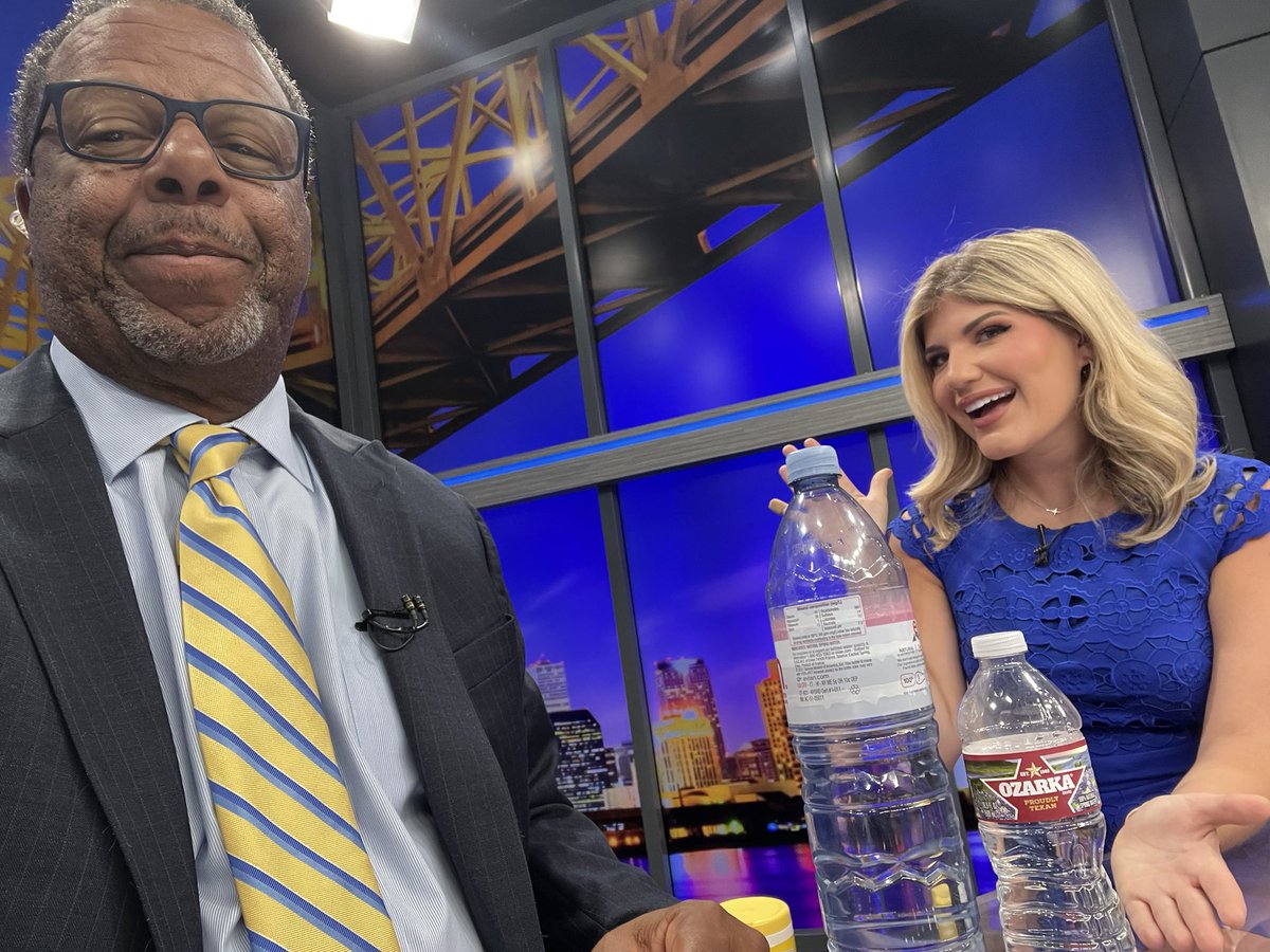 lbjnola's tweet photo. Why does one need 50oz of water in the morning? Ask @amymarierusso @WGNOtv https://t.co/peeJY9L70t