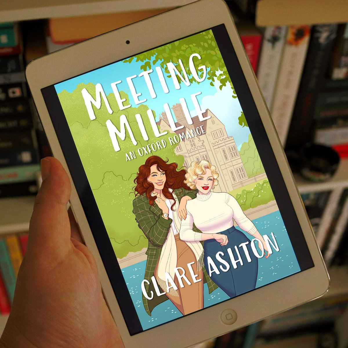 📚new post📚
MEETING MILLIE | BOOK REVIEW
A sweet Sapphic friends-to-lovers romance set in picturesque Oxford. 👩🏻‍❤️‍💋‍👩🏼

🔗READ: bit.ly/Review-Meeting…

#MeetingMillie #ClareAshton #bookreview #sapphicromance #romancebooks #queerbooks #queerpride #bookblogger