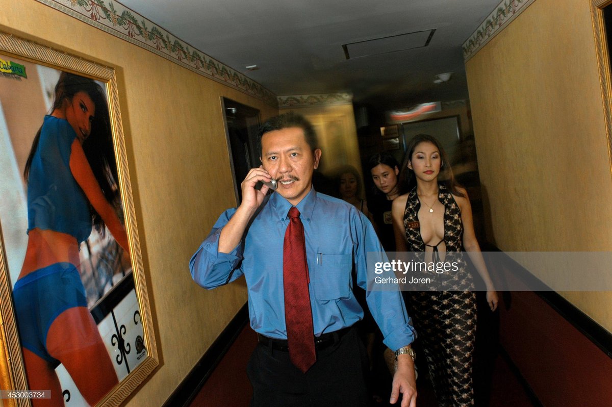 arnameraiwa's tweet image. ใครที่เพิ่งตามการเมืองละอวยชูวิทย์นี่แบบไม่รู้จะว่าไงดี ไอ้เราก็ทันสมัยเขาหากินกับอาบอบนวดอะ กับข่าวรื้อบาร์เบียร์อะยุค 2000s