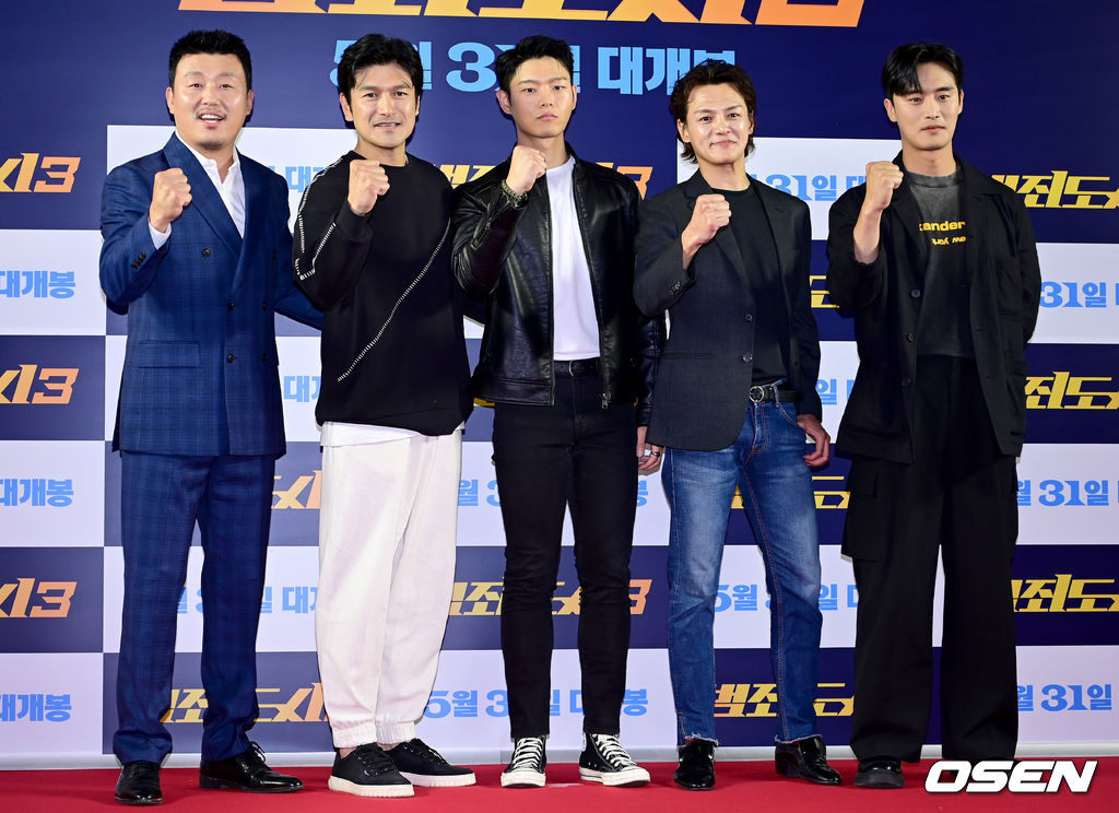 rrrEnt_official's tweet image. [#LEESEHO] 📷
영화 '범죄도시3' 형사팀 포토월 | 
김민재-이지훈-김도건-최동구-이세호

🔗 naver.me/GD5G7Qnh

#이세호 #범죄도시3
#rrr #르엔터테인먼트