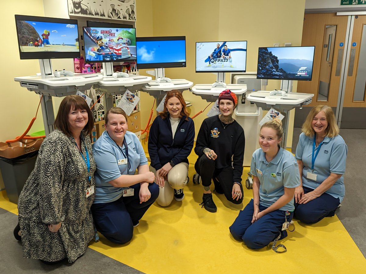 TheRockinR's tweet image. We 💙 Edinburgh! A trip to Royal Hospital for Children and Young People (@LothianChildren) to deliver 5 @Xbox Series S Carts. Thank you to @NHSLothCharity for gathering the funds and allowing us to revisit your hospital. And as always, shout out to Margaret and the fabulous Play…