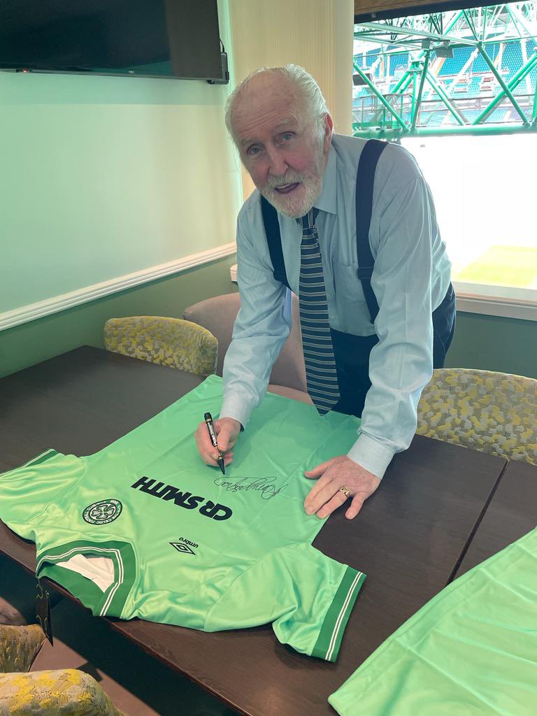 ‼️‼️GIVEAWAY‼️‼️ WIN A SIGNED DANNY MCGRAIN LOVE STREET 86 TOP 💚☘️ RETWEET THIS TWEET AND FOLLOW @tandcevents TO ENTER ✍️ DRAW TO BE MADE THIS FRIDAY AT 7:30PM ⌛️