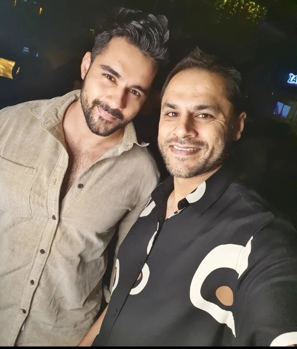 With #abhishekbajaj at #ForumVaghela Birthday Bash 🎂 🍰 🔥
.
For Artist Bookings Contact #NehalMatharu +919967741250
.
Team #PurpleStarEntertainment #PSE #ForumVaghela

#AbhishekhBajaj #bablibouncer #dildekedekho #tvactor #tvserial #bollywood #movies #cinema #mumbai #india 🇮🇳