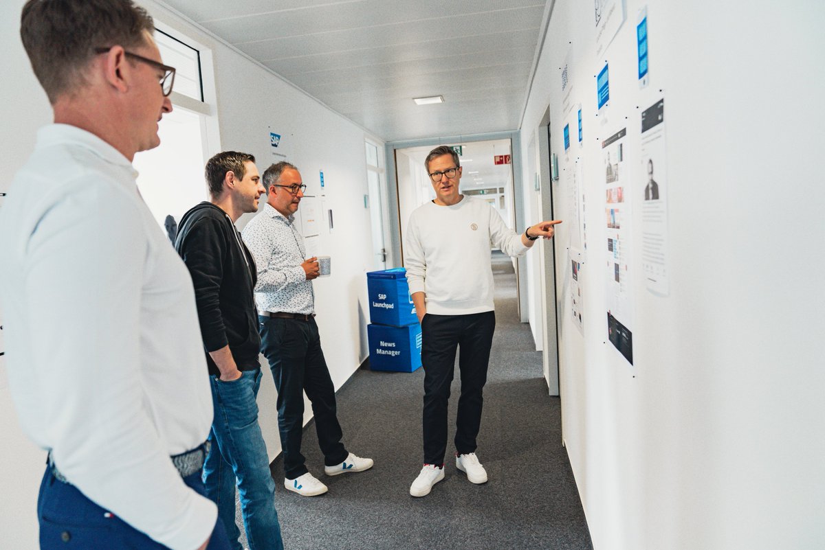 VANTAiO's tweet photo. 🌟 Was macht eigentlich einen modernen, digitalen Arbeitsplatz in internationalen Unternehmen aus?  Weitere Informationen zum Thema "Digital Workplace" finden Sie hier: https://t.co/9dDc8IvNmi

📷 Gleich mal LIVE anschauen?  📷https://t.co/TKS2U4gnXk https://t.co/TwlY8139Ed