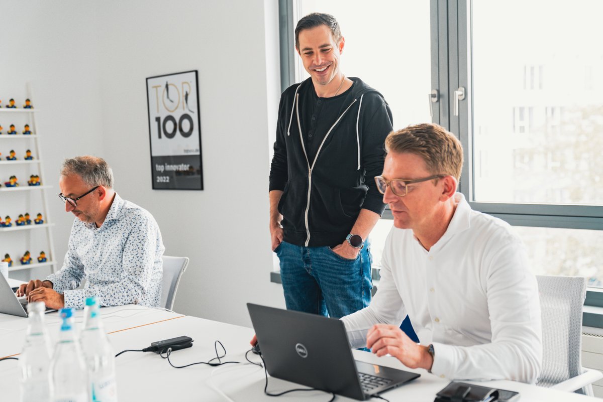 VANTAiO's tweet photo. 🌟 Was macht eigentlich einen modernen, digitalen Arbeitsplatz in internationalen Unternehmen aus?  Weitere Informationen zum Thema "Digital Workplace" finden Sie hier: https://t.co/9dDc8IvNmi

📷 Gleich mal LIVE anschauen?  📷https://t.co/TKS2U4gnXk https://t.co/TwlY8139Ed