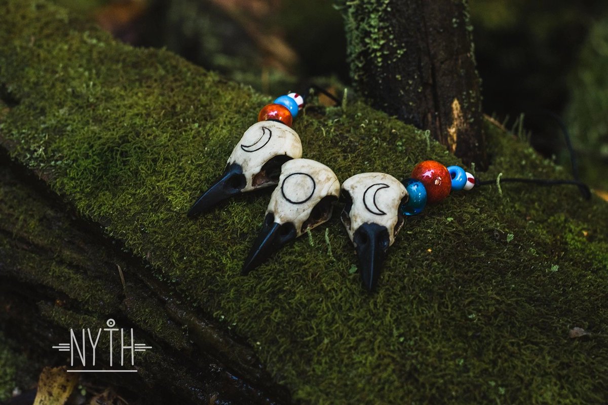 Калі пайшла гаворка, я — майстрыня з Беларусі, раблю ўпрыгожванні з чарапамі, грыбамі, косткамі з розных палімераў. Як жывыя (хехе). Можна замаўляць. Больш іх у маёй інсце instagram.com/nyth_workshop