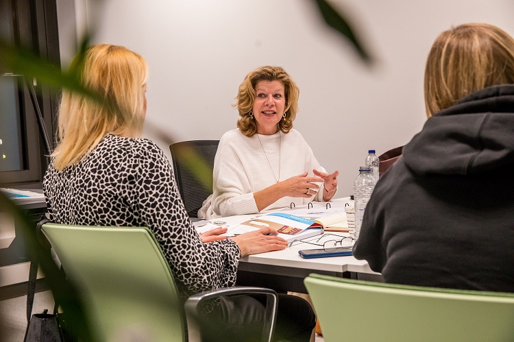Interested in Dutch language training? Then sign up for Regina Coeli's information evening with a free workshop at the High Tech Campus in Eindhoven on Tuesday 23 May (tomorrow). More information and registration: reginacoeli.com/htce
#learndutch #eindhoven #hightechcampus