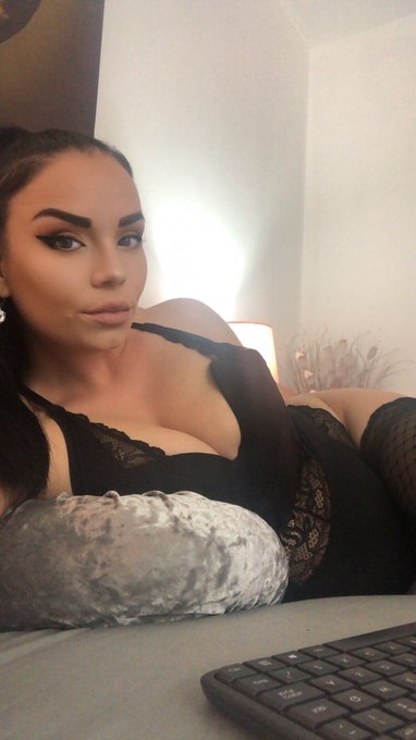 LorraineMoon’s pics and videos