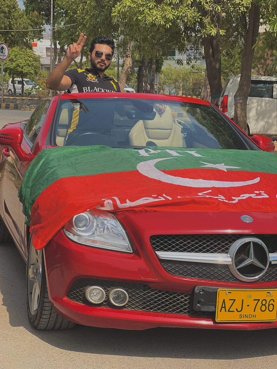 I was beaten brutally by Punjab Police a week ago for holding PTI’s flag and celebrating SC verdict peacefully. This is my answer, I will put the flag on every car of mine Everyday. #imranKhanPTI #PakistanUnderFacism @PTIofficial @ImranKhanPTI