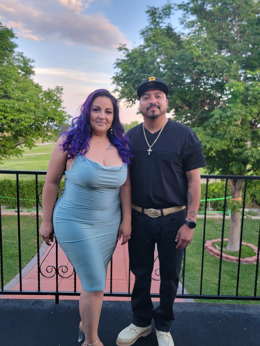 BR8KGBadGarage's tweet photo. @GrupoFirme with wifey, we had soooooo much fun, gracias🍻 #BadassShow #NuMex https://t.co/TVq8YBwKN4