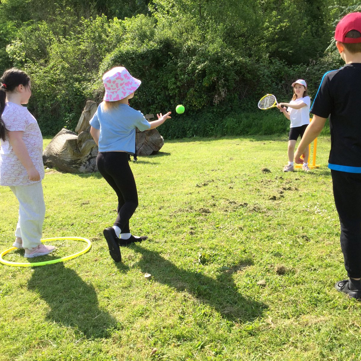 Cardiff2021's tweet photo. We’ve loved getting out in the sun for our Mindful Monday PE session! #learningnewskills @LlanmartinPrim #teamwork https://t.co/sNea2vR4WN