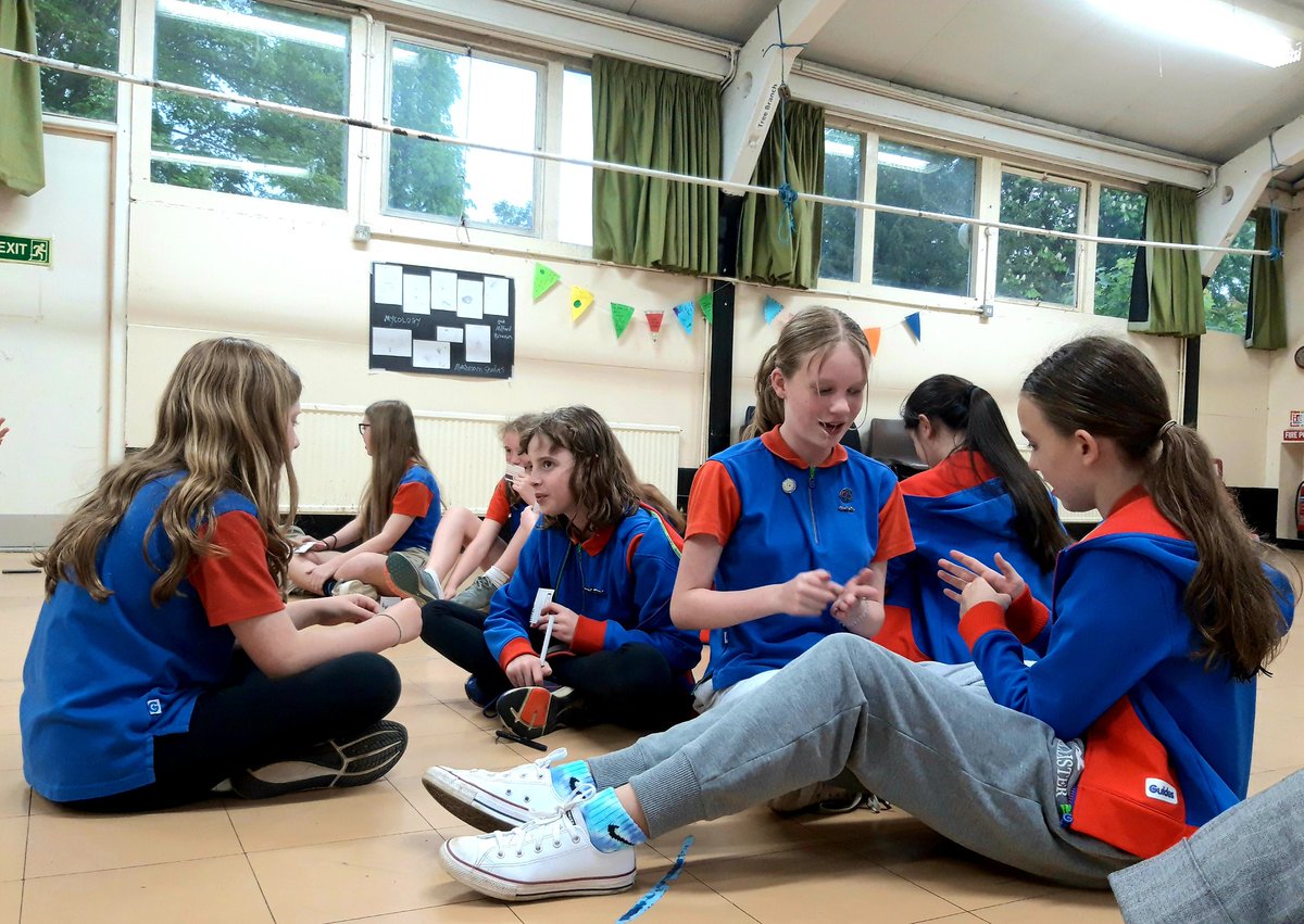 Milford_Guides's tweet photo. Huge thanks to our visitors Heidi (deaf from age 3) and Maz (BSL interpreter) who came and taught us about deaf culture and awareness. We played lip reading games, learned Taps and the promise in BSL, and even covered the Pass it on UMA! 
#inclusionmatters 
@Guiding_LaSER https://t.co/uxNc672lU4