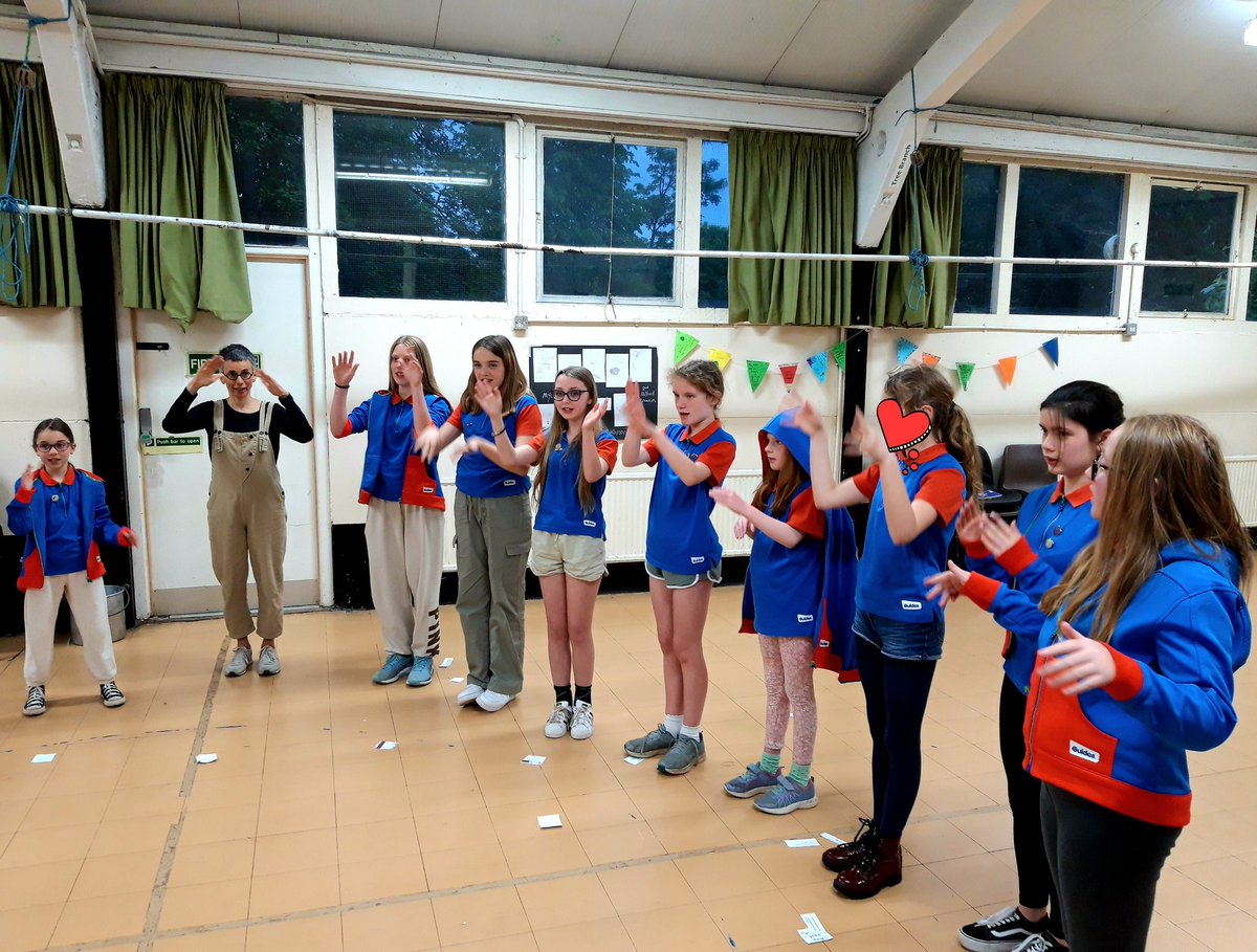 Milford_Guides's tweet photo. Huge thanks to our visitors Heidi (deaf from age 3) and Maz (BSL interpreter) who came and taught us about deaf culture and awareness. We played lip reading games, learned Taps and the promise in BSL, and even covered the Pass it on UMA! 
#inclusionmatters 
@Guiding_LaSER https://t.co/uxNc672lU4