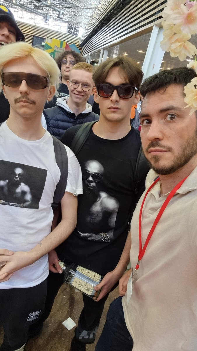 smiley chat 🔻 tweet media