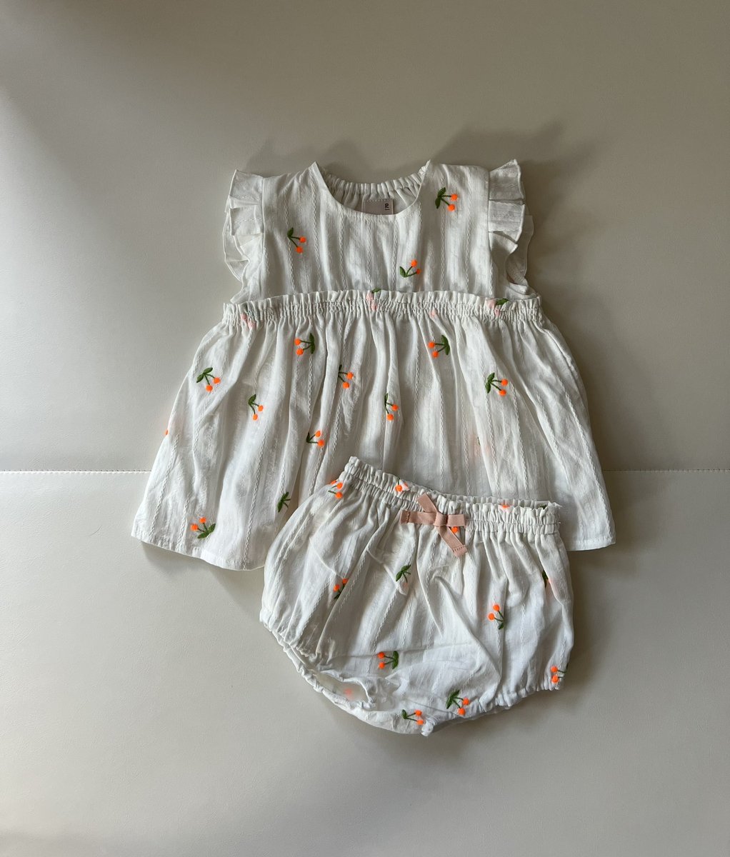 9u7Yu's tweet photo. 夏服かわいいいいいいい〜🥹💕🍒🩷

ただ、ハイハイレース盛んなのでこれだとヒザズルズル擦りむけるよね😂
やっぱり半ズボンが1番☝️🩳www

お出かけ用かなっっ😋💖⛅️ https://t.co/WFSuAwXjqf