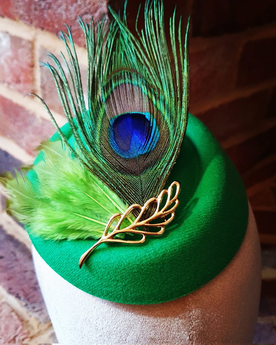Vibrant peacock feather piece off to Plymouth. One of my vintage brooch collection.
#vintagestyle #vintage  #vintagefashion #vintageclothing #retro #fashion #sfashion #vintageshop  #retrostyle #sstyle #ootd #vintagedecor #photography #secondhand #homedecor #vintagelove #handmade