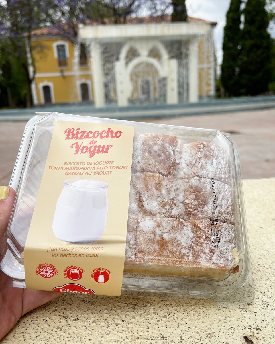 ¿Alguna vez has hecho bizcocho de yogur? 

Pues estos están tan buenos y sanos como los de casa 😋. 

¡Y en su caja llévatelo a donde quieras!

#bizcochodeyogur #sano #sweet #Gimar #bizcocho
