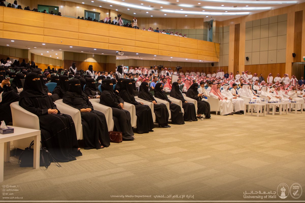 _UOH's tweet photo. #تغطية| رعى رئيس #جامعة_حائل، أ.د. راشد بن مسلط الشريف، بحضور وكلاء الجامعة، وعمداء الكليات والعمادات المساندة "حفل تكريم الطلبة المتفوقين الأوائل على الكليات"، الذي نظّمته عمادة شؤون الطلاب. https://t.co/bniXt8rsHo